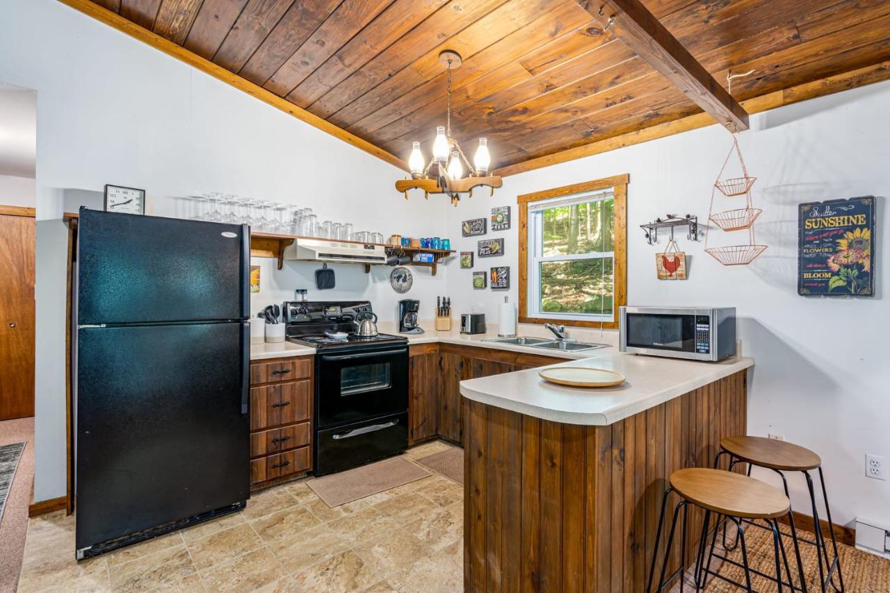 Secluded W Hot Tub, Fire Pit, Deck & Updated Wifi Great Cacapon Exterior photo