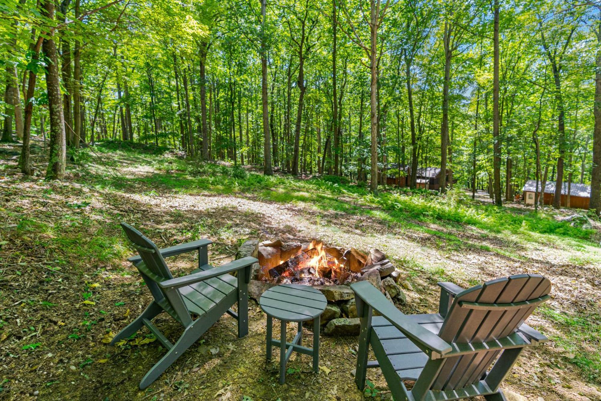 Secluded W Hot Tub, Fire Pit, Deck & Updated Wifi Great Cacapon Exterior photo
